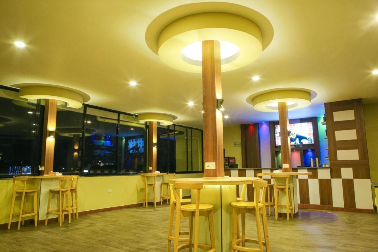 Om Gaura Hotel Pokhara Exterior photo
